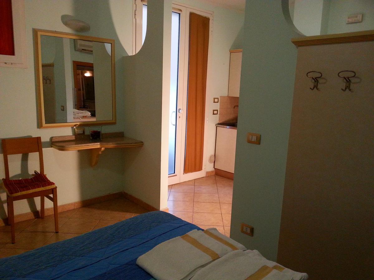 Aparthotel Residenza Melucci à Rimini Extérieur photo
